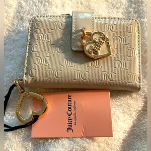 NEW JUICY COUTURE Simply Perfect Tab Card Wallet in Angel
LIMITED TIME ONLY!